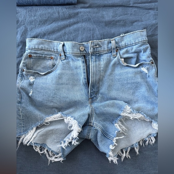 Abercrombie & Fitch Pants - Abercrombie & Fitch The 4” Mom Short Size 30